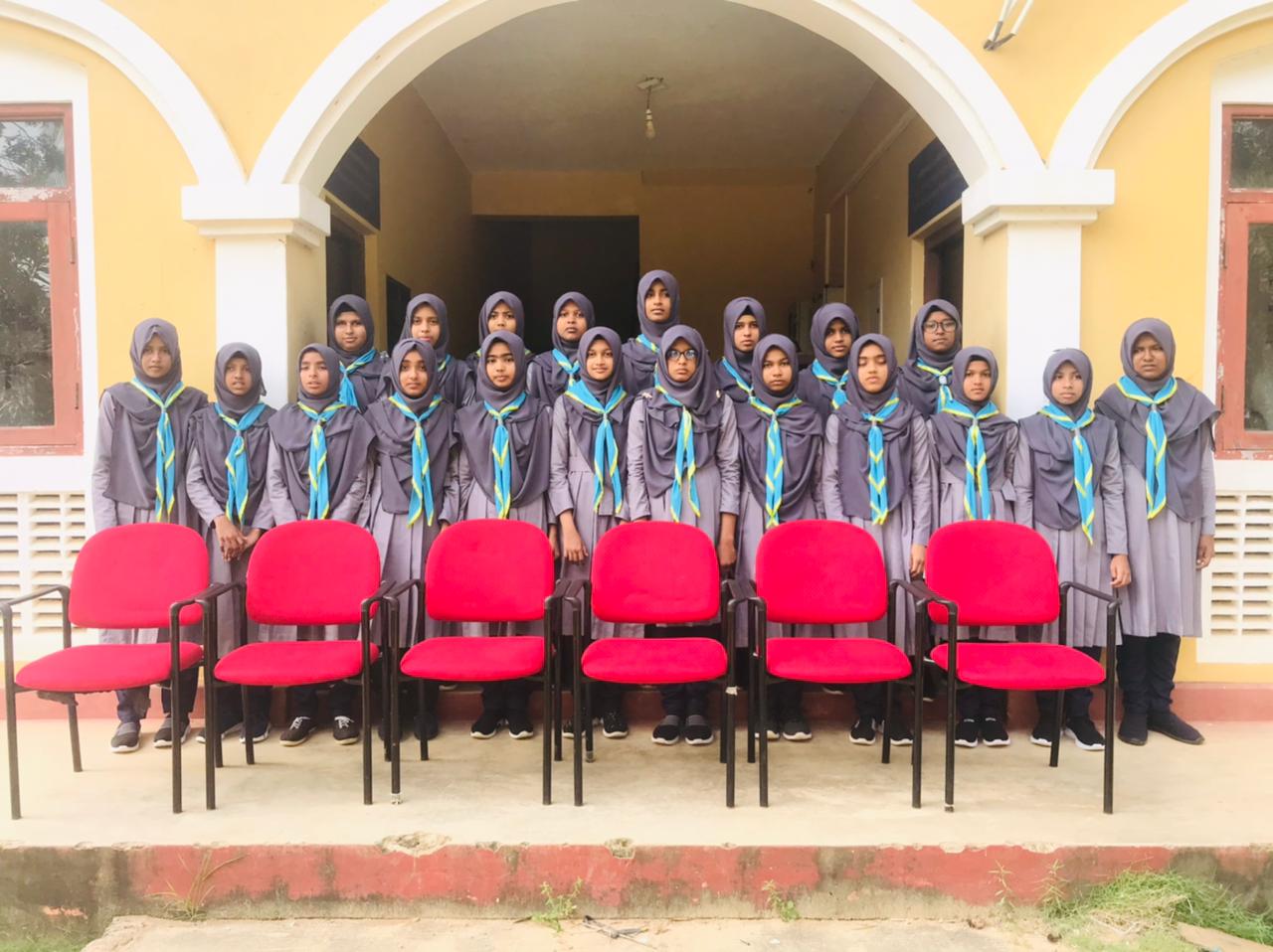 SCHOOL SCOUT GIRLS